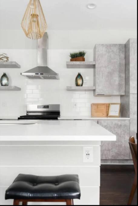  | Luxurious 3,000 Square Foot House Downtown