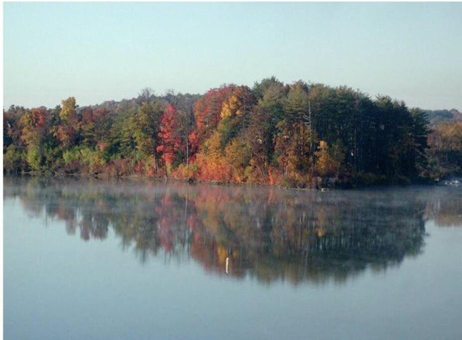 | Spectacular Waterfront Lake Home, Deck+Prvt. Dock