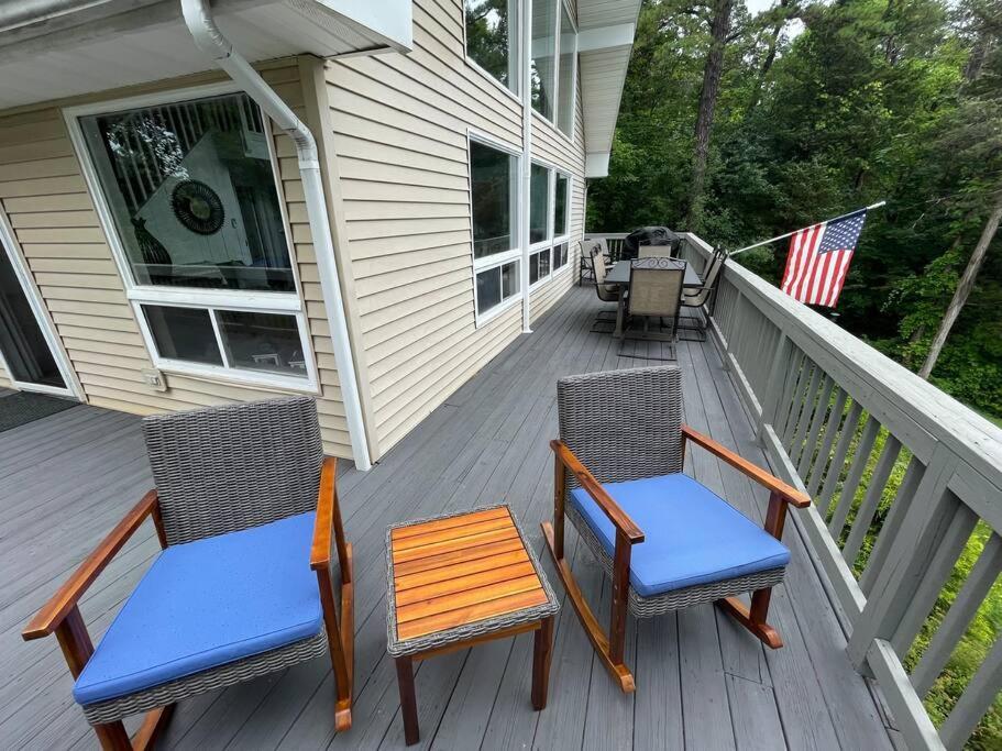 | Spectacular Waterfront Lake Home, Deck+Prvt. Dock