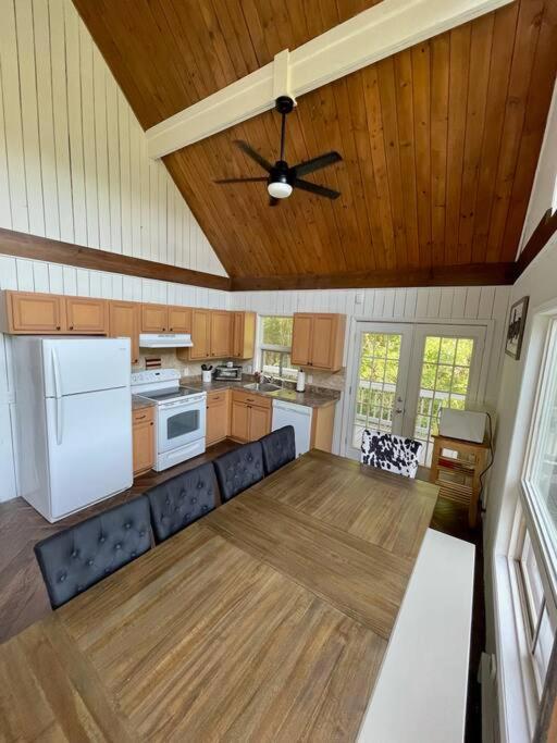 | Spectacular Waterfront Lake Home, Deck+Prvt. Dock