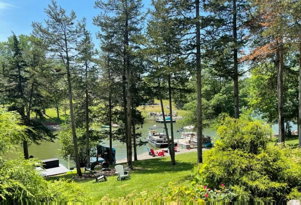 | Spectacular Waterfront Lake Home, Deck+Prvt. Dock
