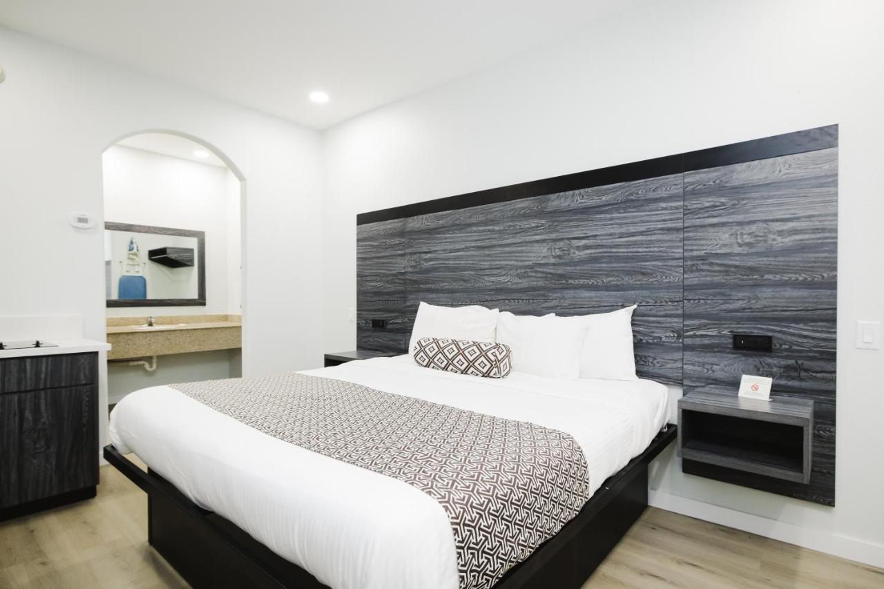 | Sapphire Inn & Suites