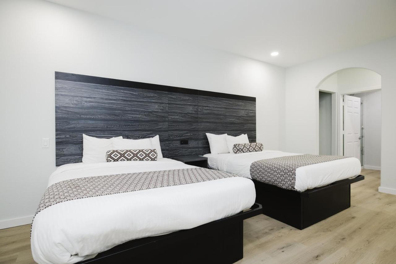 | Sapphire Inn & Suites