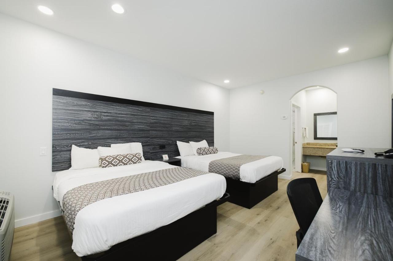 | Sapphire Inn & Suites