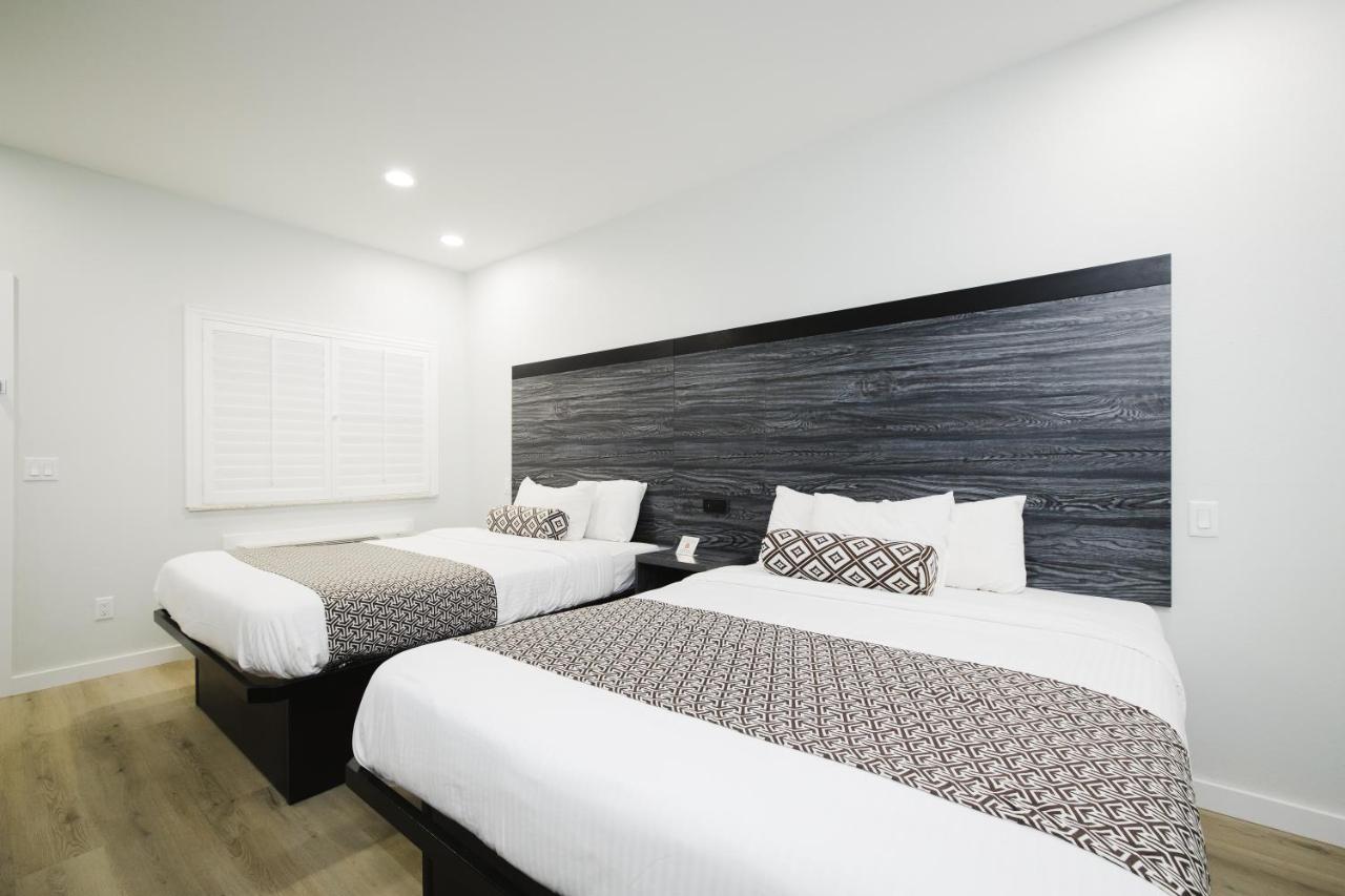 | Sapphire Inn & Suites