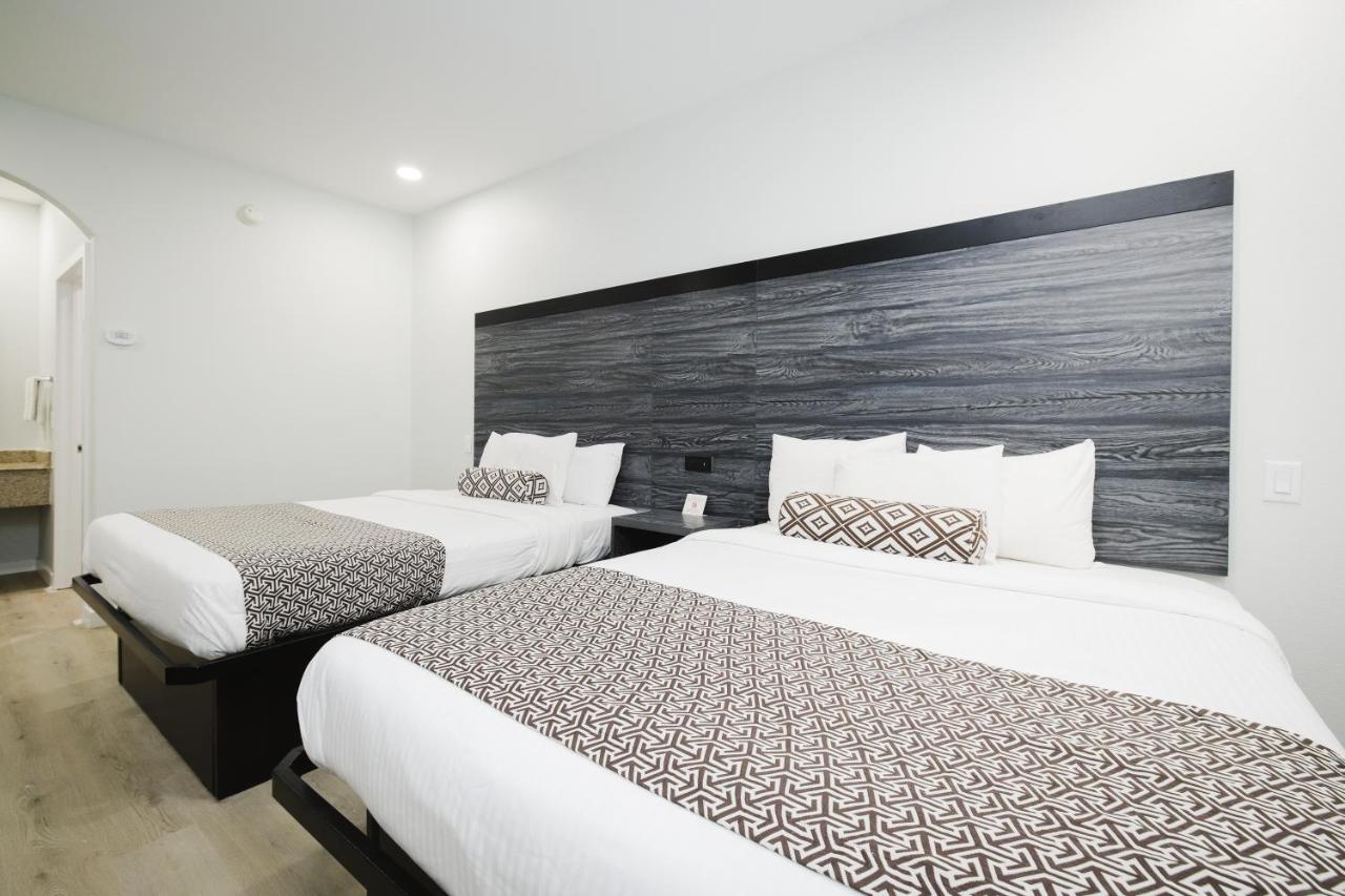| Sapphire Inn & Suites