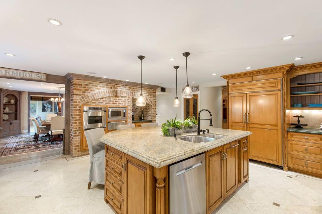 | Peppertree Canyon: a Luxury Urban Winery Estate