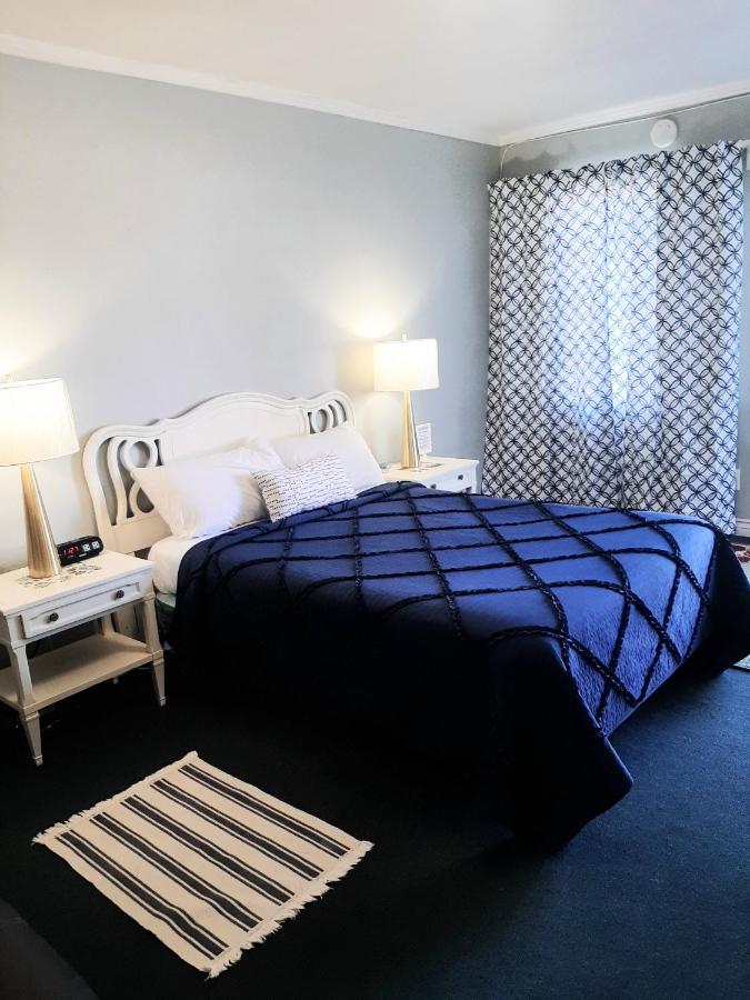 Standard Triple Studio at Harry's Man Cave: The New Star Motel Experience