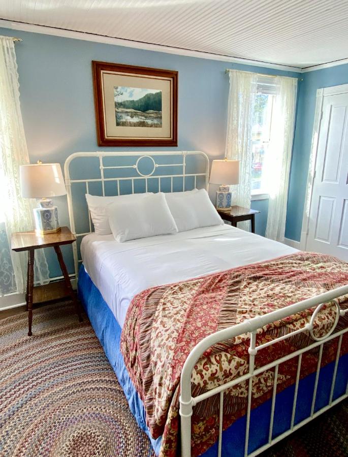 | Orcas Hotel