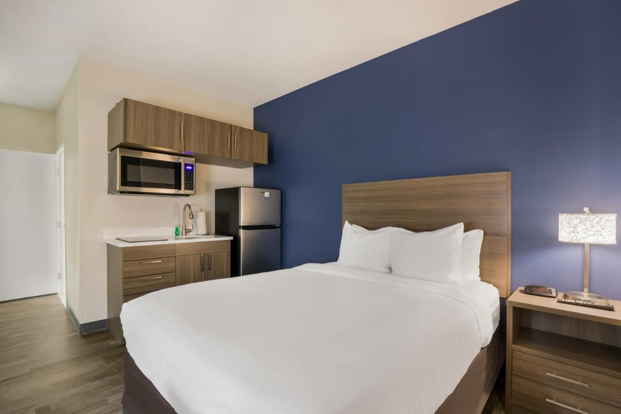 Efficiency Queen Suite with Roll-In Shower - Disability Access/Non Smoking at MainStay Suites Joliet I-55