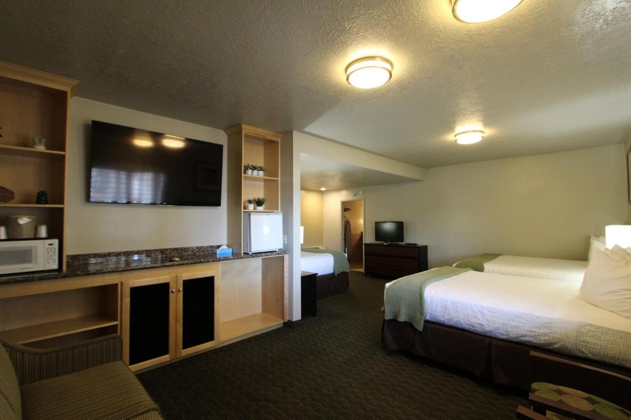 Family Suite - Non-Smoking at Dinosaur Inn & Suites