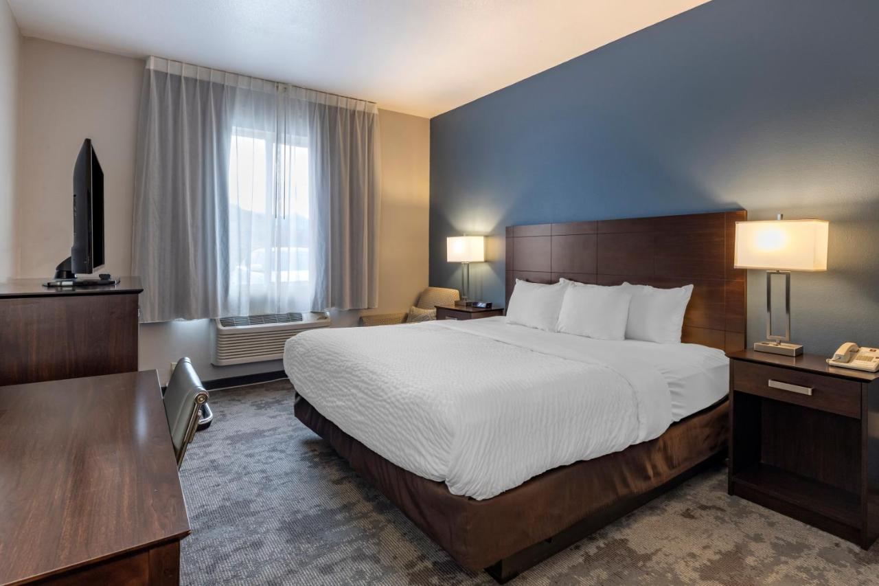 King Room with Accessible Tub - Accessible/Non-Smoking at Clarion Inn Kingman I-40 Route 66