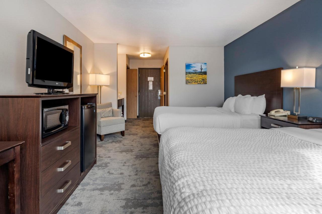 Queen Room with Two Queen Beds - Non-Smoking at Clarion Inn Kingman I-40 Route 66