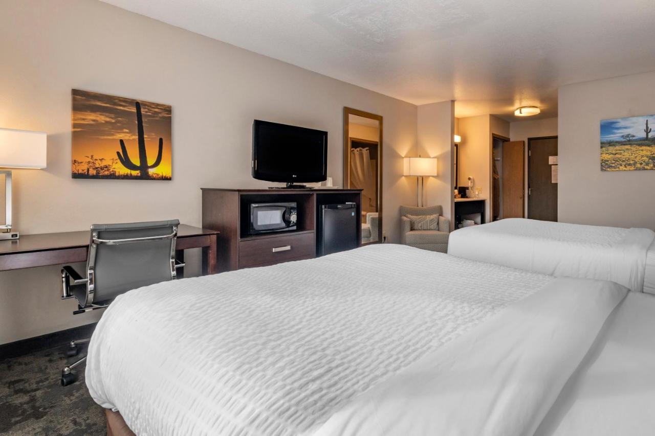 Queen Room with Two Queen Beds - Non-Smoking at Clarion Inn Kingman I-40 Route 66