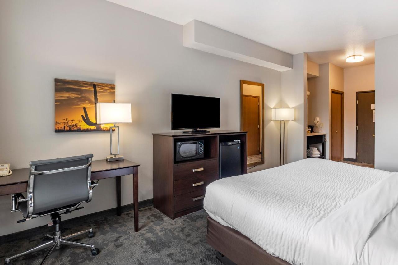 King Room - Non-Smoking at Clarion Inn Kingman I-40 Route 66