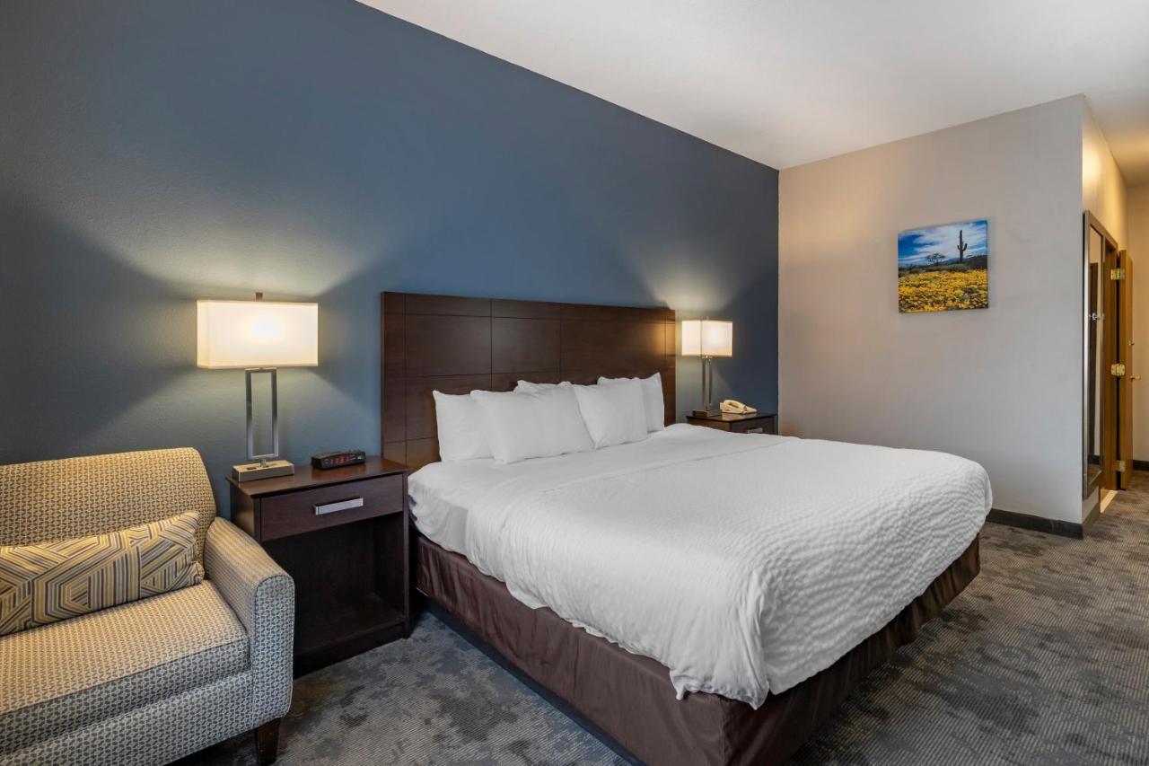 King Room with Accessible Tub - Accessible/Non-Smoking at Clarion Inn Kingman I-40 Route 66