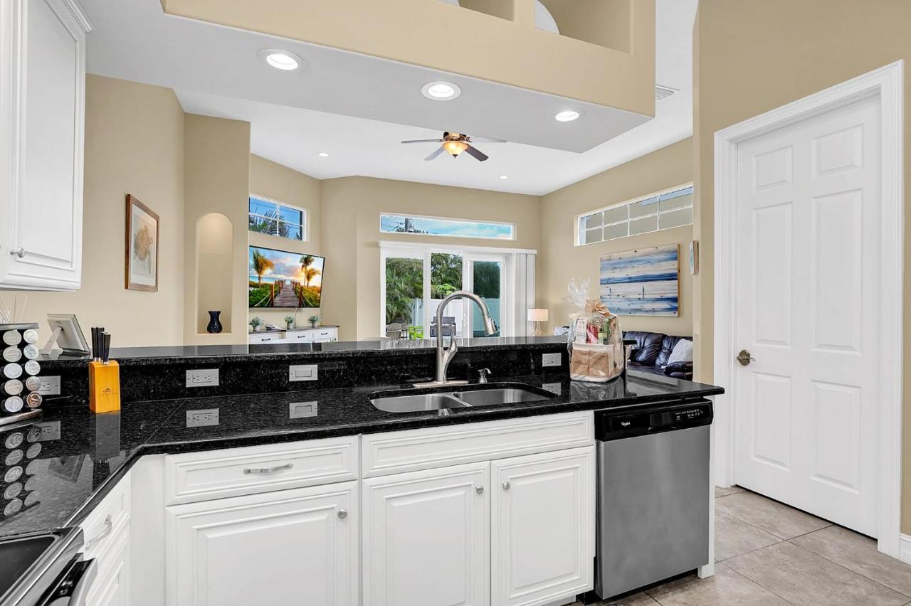 | Latitude Adjustment - 3BR Short walk to beach