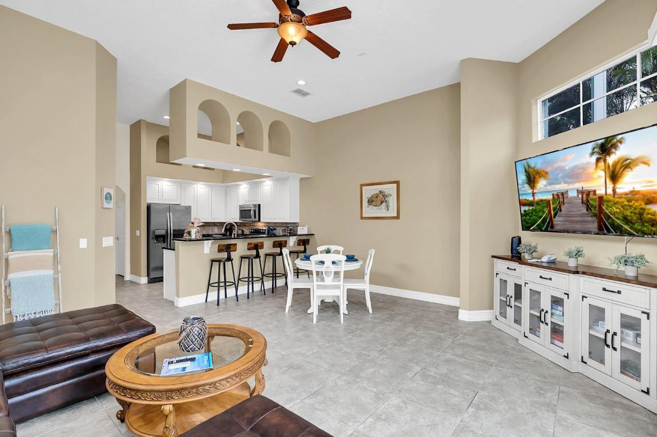 | Latitude Adjustment - 3BR Short walk to beach