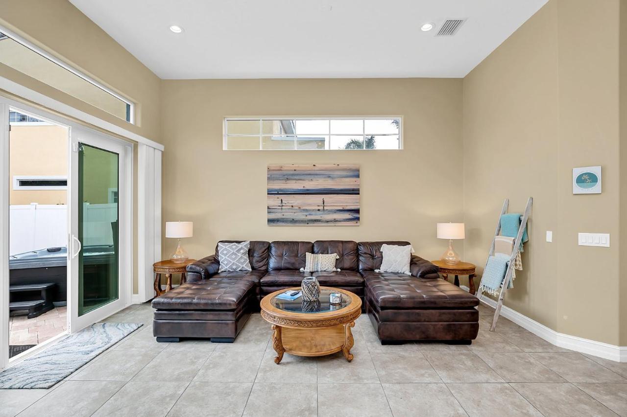 | Latitude Adjustment - 3BR Short walk to beach