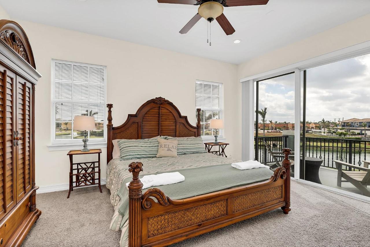| Latitude Adjustment - 3BR Short walk to beach