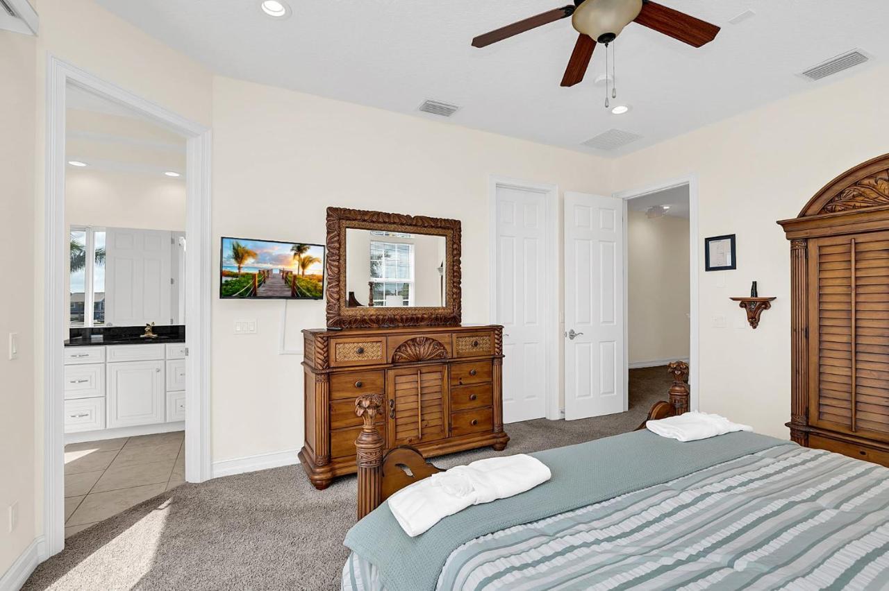 | Latitude Adjustment - 3BR Short walk to beach