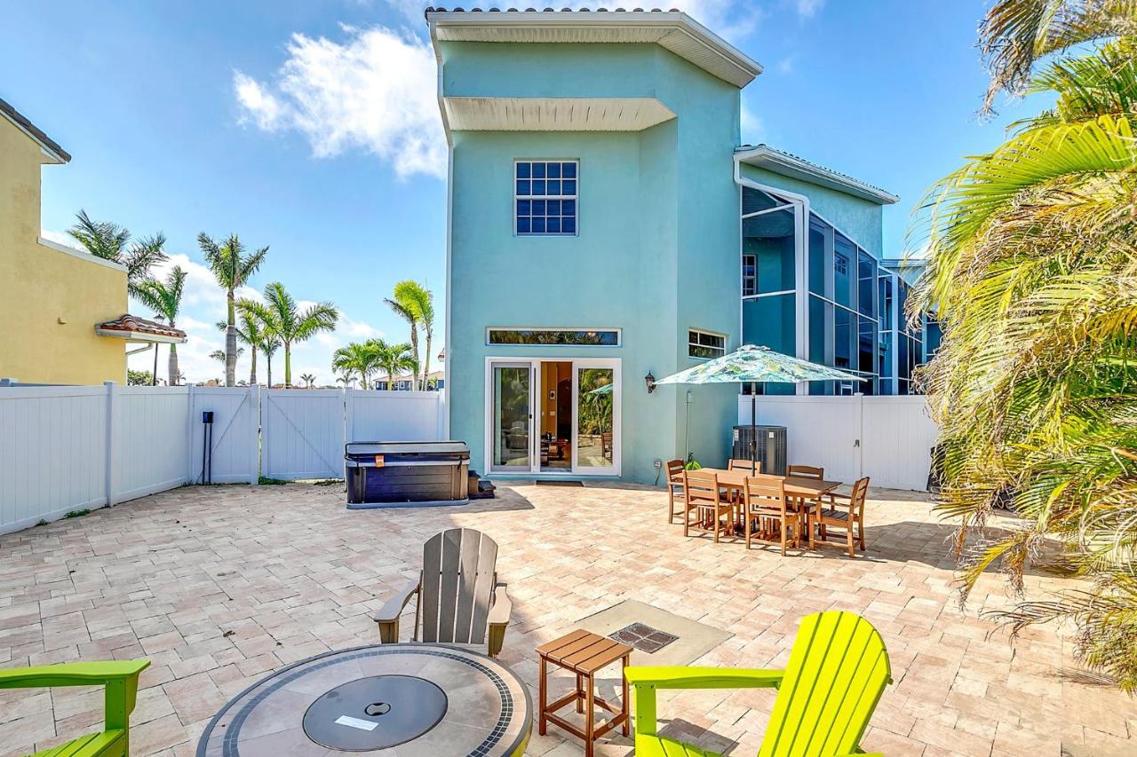 | Latitude Adjustment - 3BR Short walk to beach