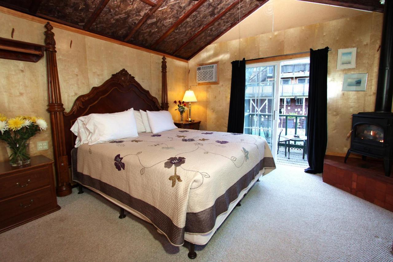  | The Woods Hotel - Gay LGBTQ Cabins