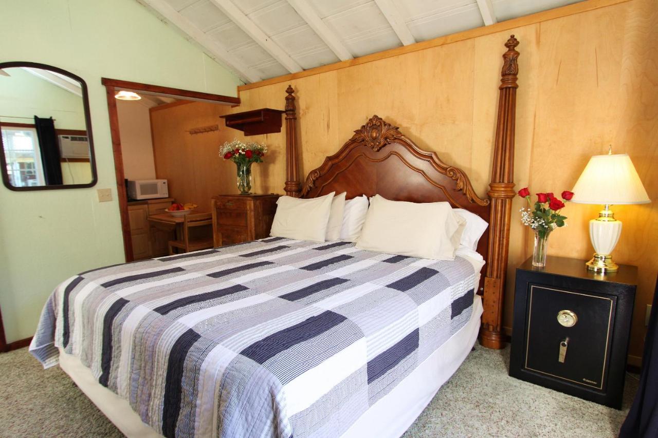  | The Woods Hotel - Gay LGBTQ Cabins