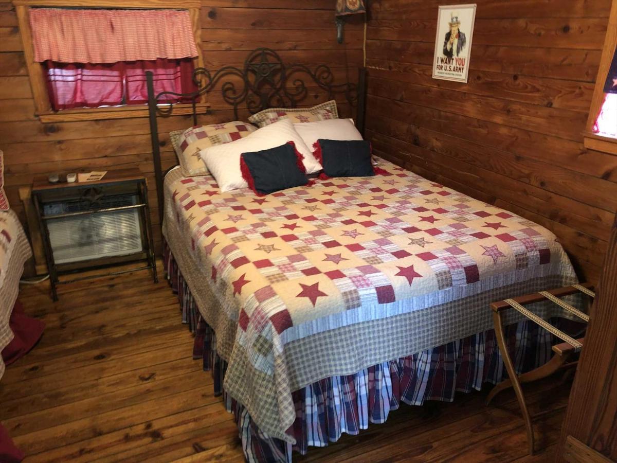 | Country Accents - Patriot Cabin