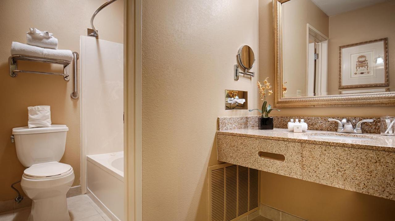 King Room with Kitchenette - Non-Smoking at Best Western Plus Heritage Inn