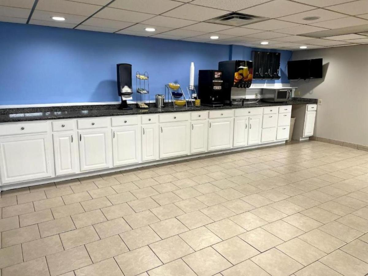 Days Inn by Wyndham Fort Wright Cincinnati Area