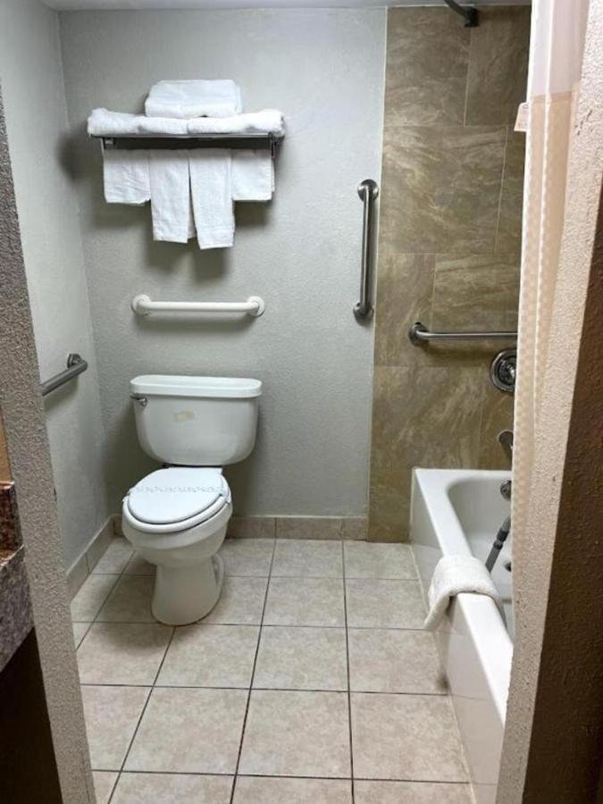 Days Inn by Wyndham Fort Wright Cincinnati Area