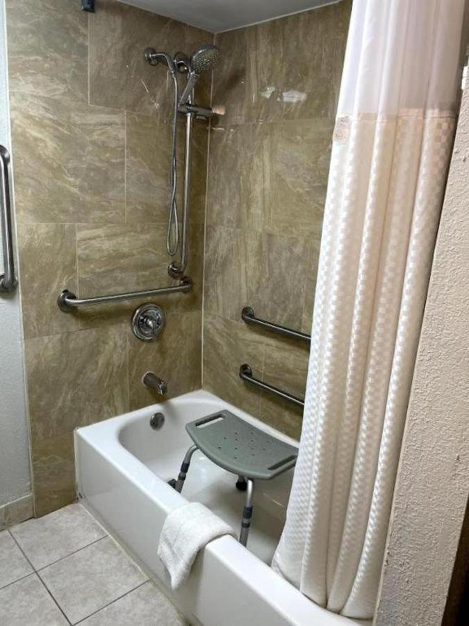 Days Inn by Wyndham Fort Wright Cincinnati Area