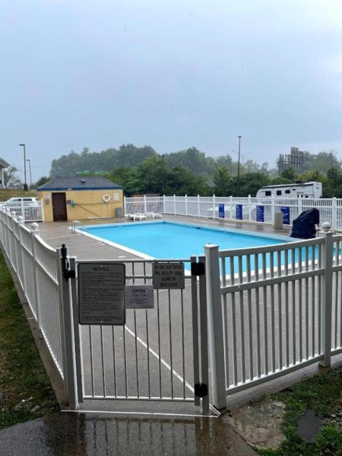 Days Inn by Wyndham Fort Wright Cincinnati Area