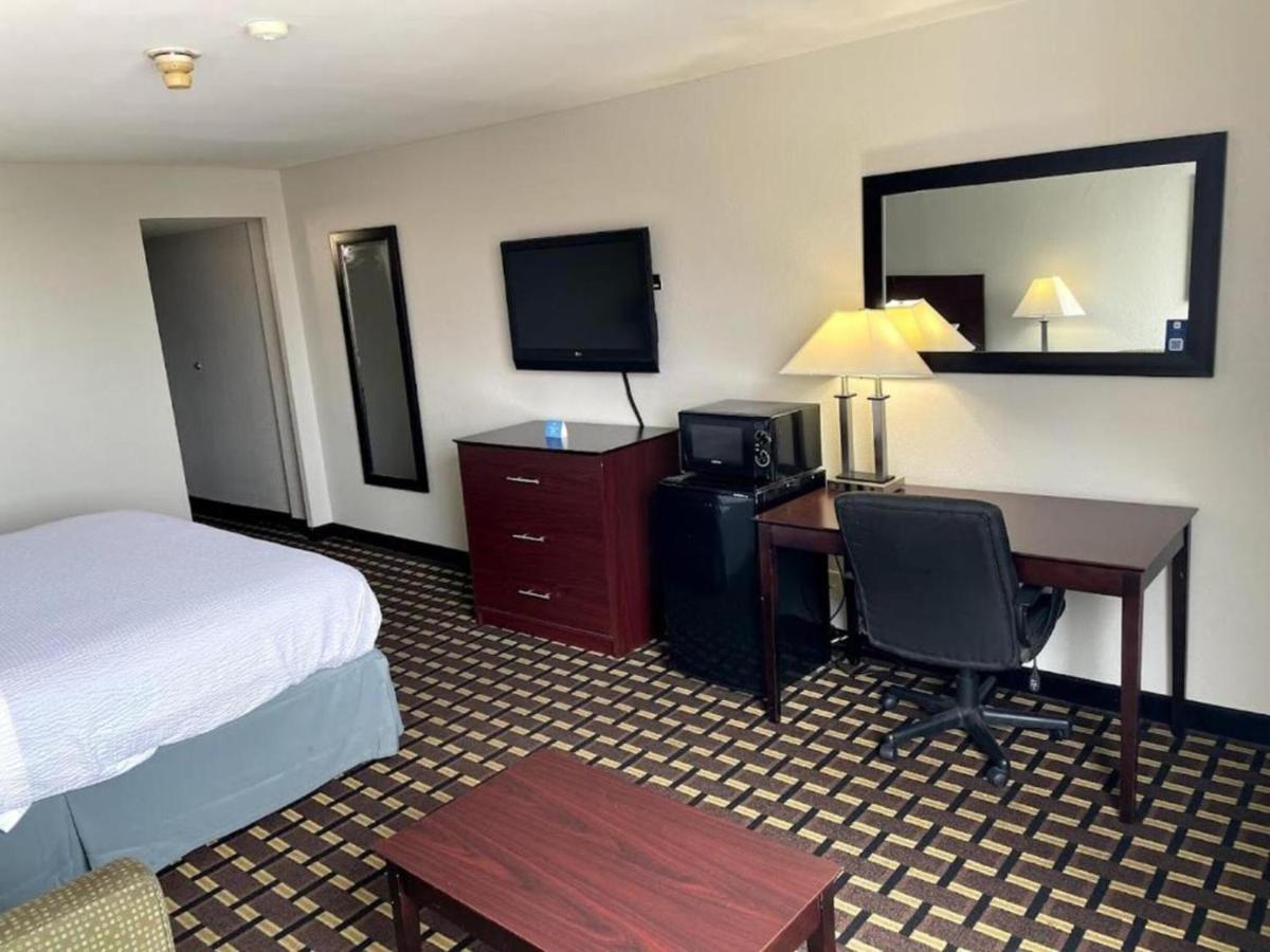 Days Inn by Wyndham Fort Wright Cincinnati Area