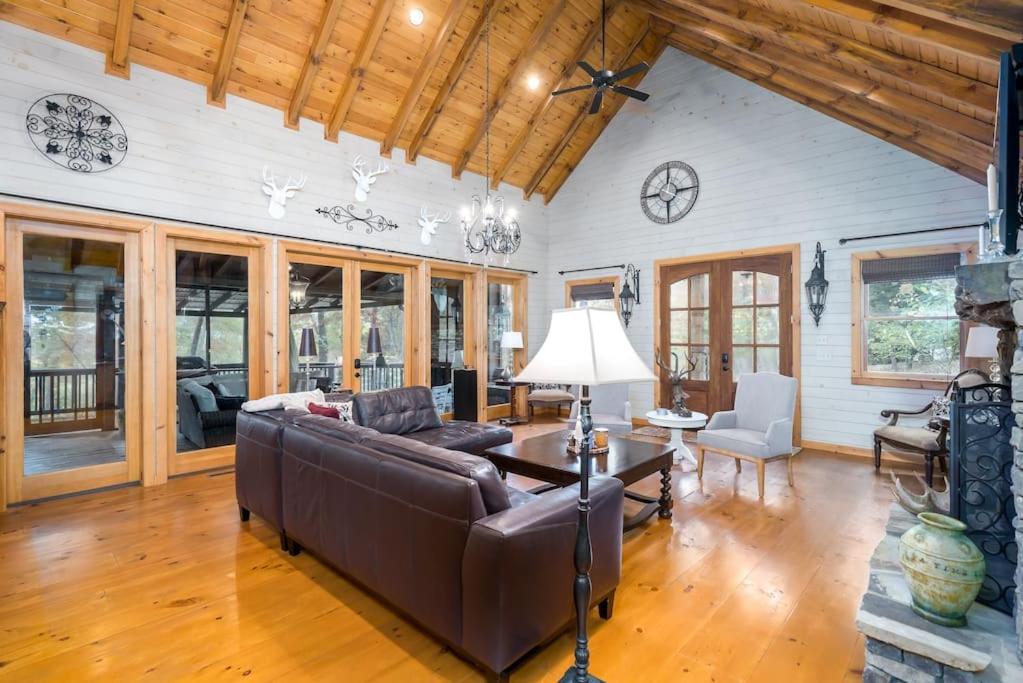 | Laurel Mountain Chalet