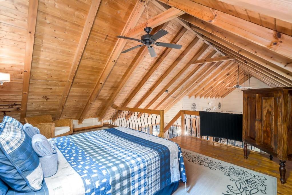 | Laurel Mountain Chalet