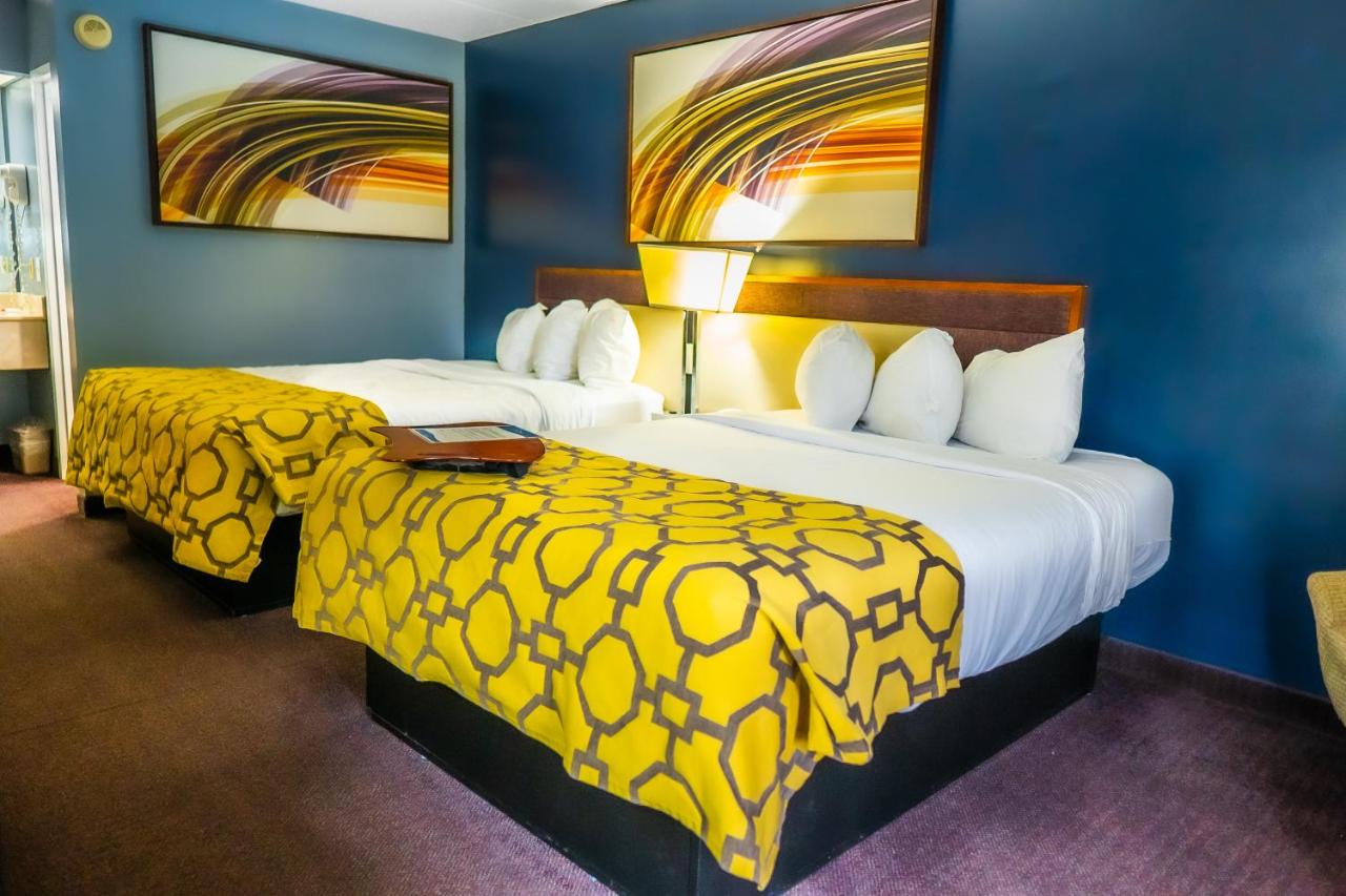 Queen Room with Two Queen Beds - Non-Smoking at Baymont by Wyndham London KY