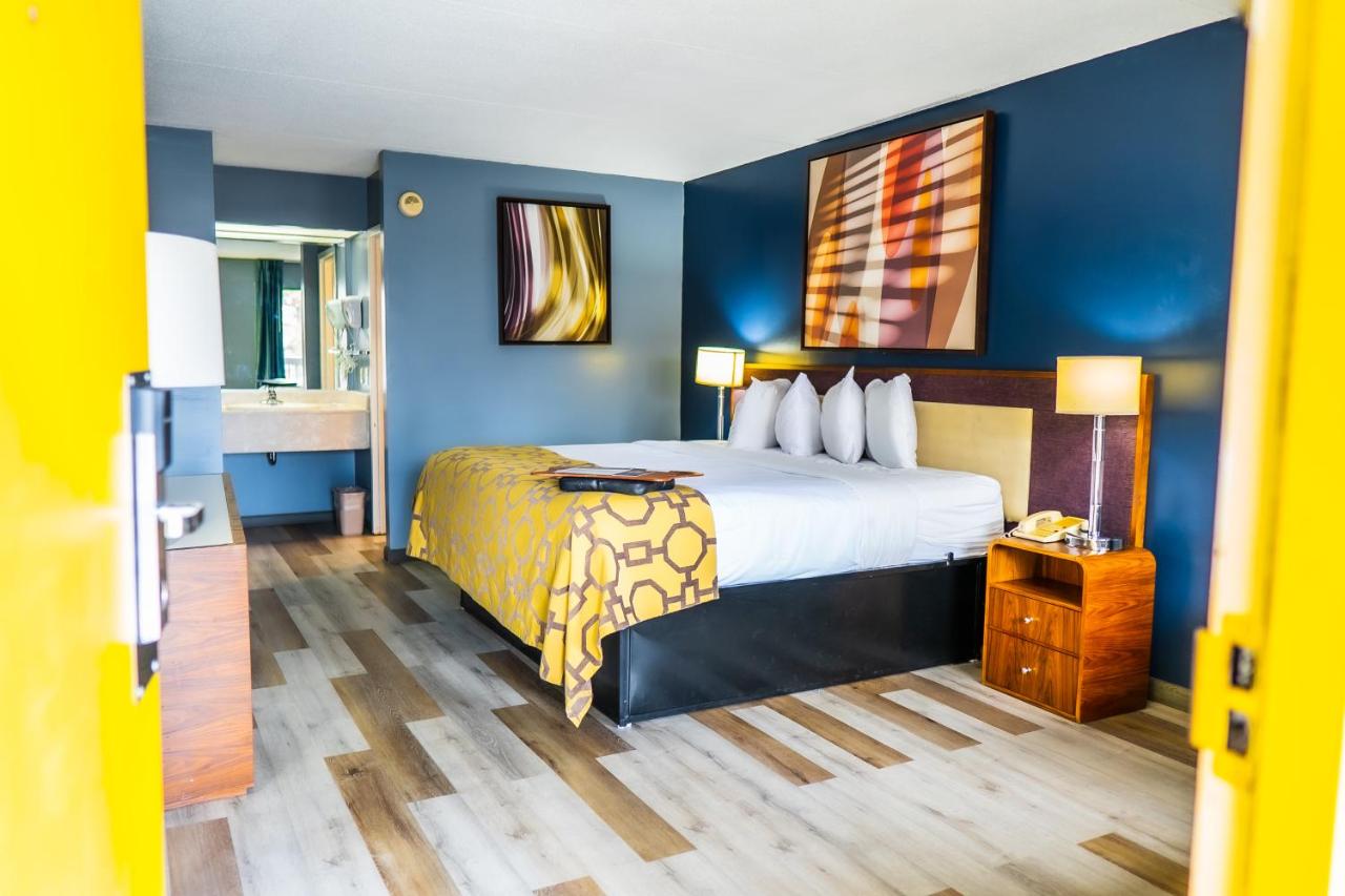 King Room - Non-Smoking at Baymont by Wyndham London KY