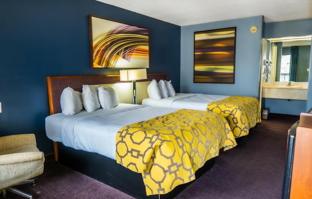 Queen Room with Two Queen Beds - Non-Smoking at Baymont by Wyndham London KY