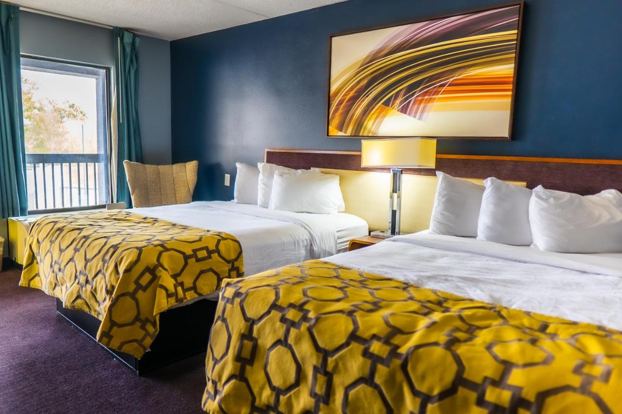 Queen Room with Two Queen Beds - Non-Smoking at Baymont by Wyndham London KY