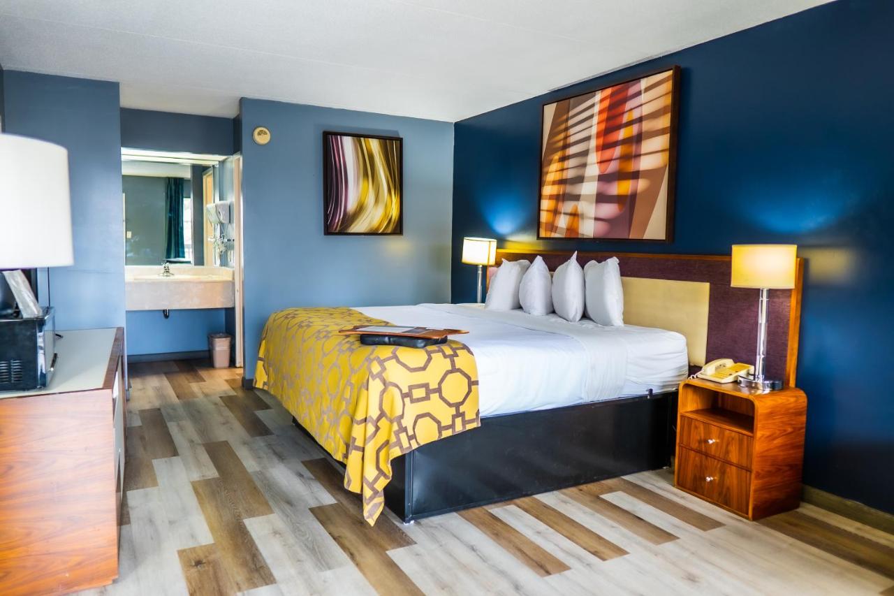 King Room - Non-Smoking at Baymont by Wyndham London KY