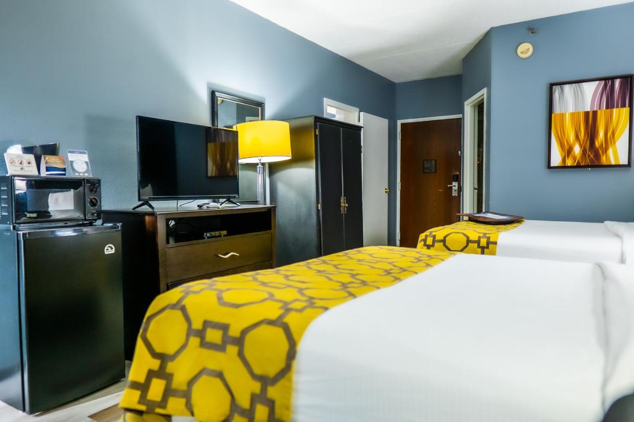 Queen Room with Two Queen Beds - Non-Smoking at Baymont by Wyndham London KY