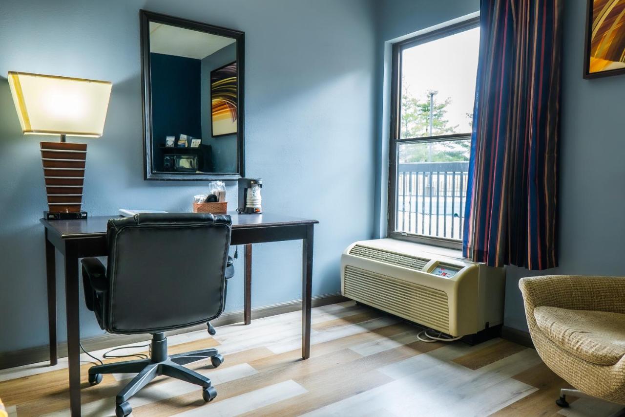 King Room - Non-Smoking at Baymont by Wyndham London KY