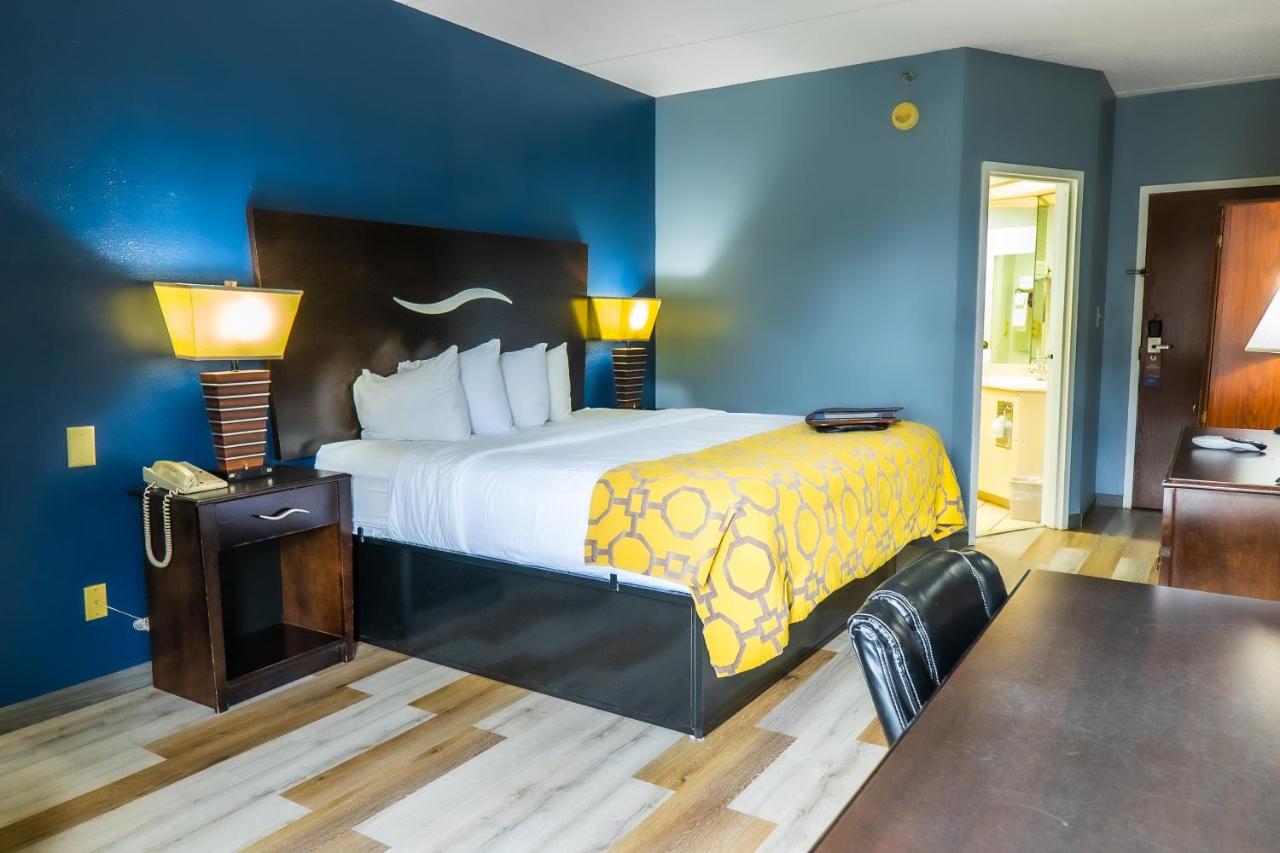 King Room - Non-Smoking at Baymont by Wyndham London KY