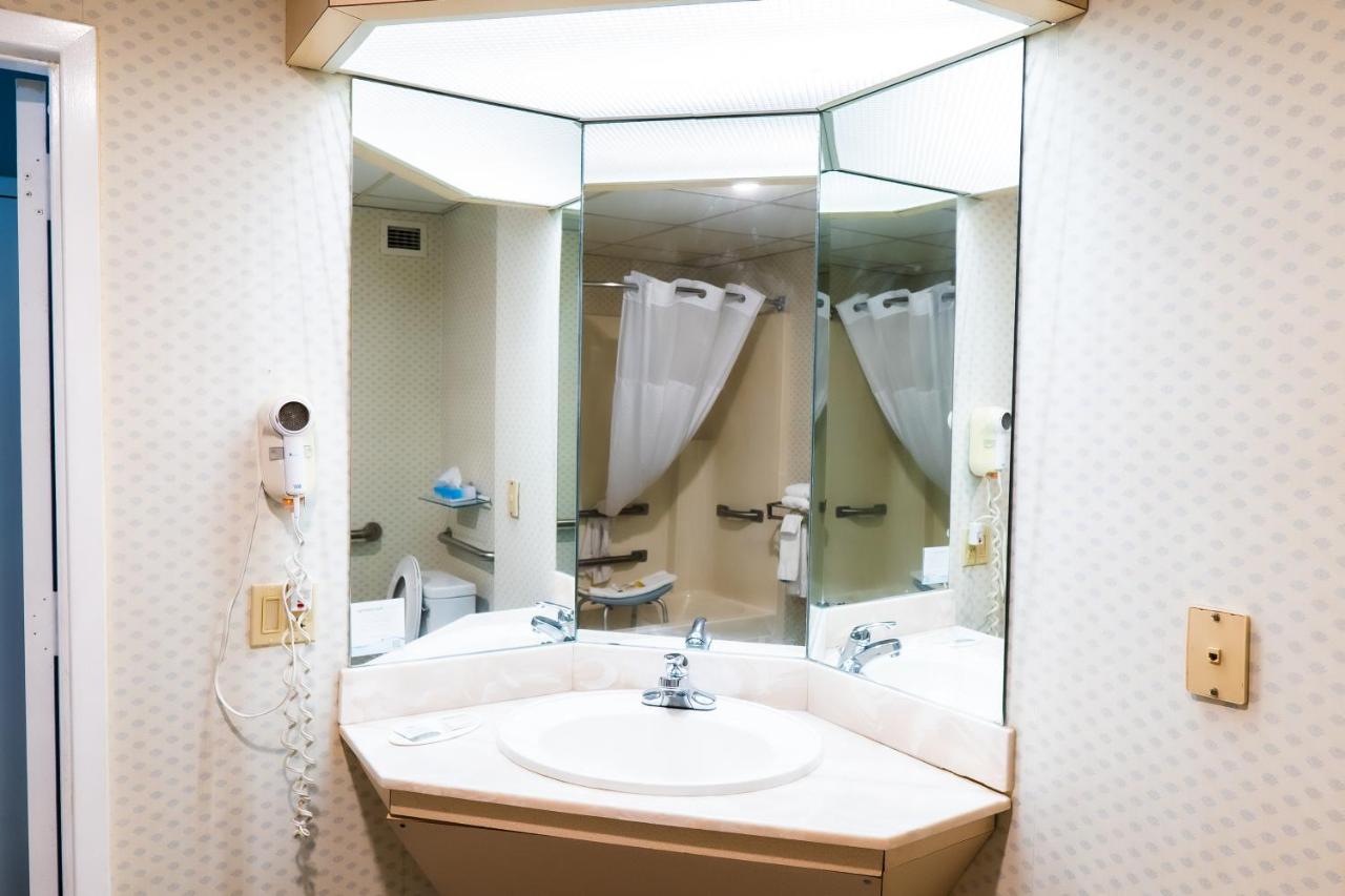 King Room - Mobility Access/Non-Smoking at Baymont by Wyndham London KY