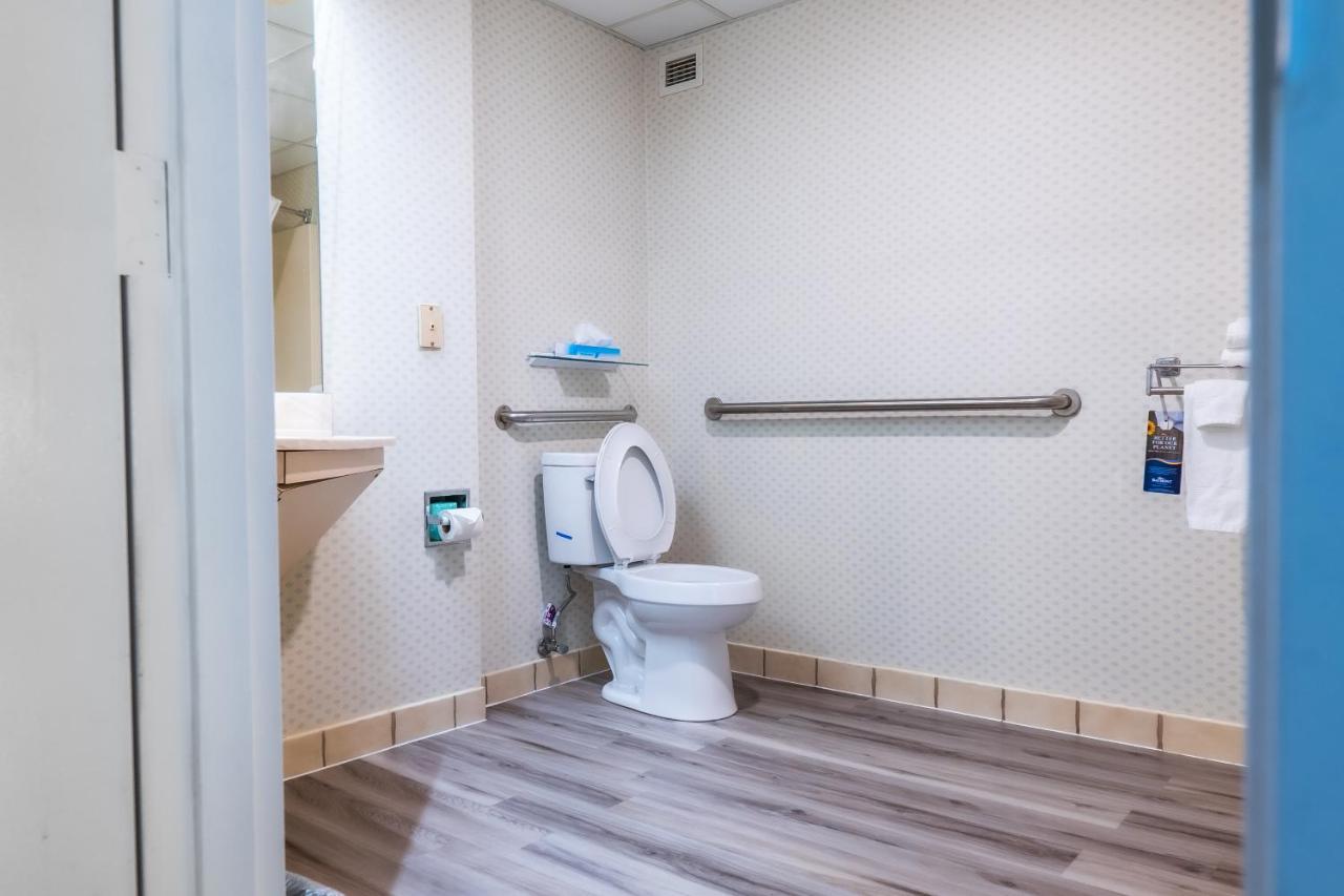 King Room - Mobility Access/Non-Smoking at Baymont by Wyndham London KY