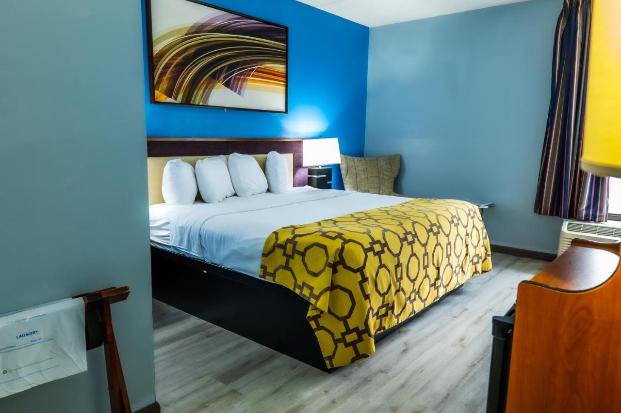 King Room - Mobility Access/Non-Smoking at Baymont by Wyndham London KY