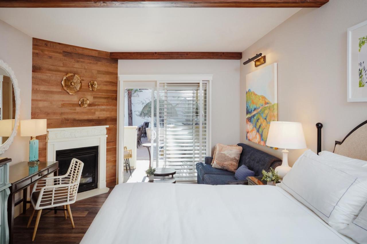 King Room with Courtyard with Balcony or Patio at The Lodge at Healdsburg, Tapestry Collection by Hilton