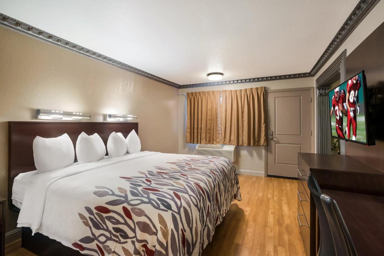 King Suite with Spa Bath - Non-Smoking at Red Roof Inn Stockton